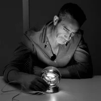 Lumina Limbus Eye led table lamp