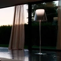 Flos Ktribe F3 1830mm Lampada da Terra per Interno a luce Flos Ktribe F3 1830mm Lampada da Terra per Interno a luce