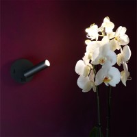 Vivida Betu applique da parete orientabile con porta USB
