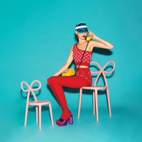 Qeeboo Ribbon Chair sedia decorativa