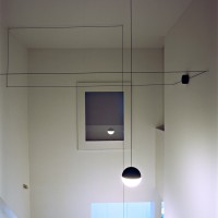 Flos String Light Sfera e rosone blu