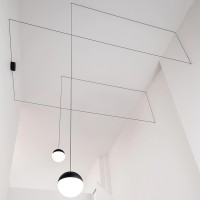 Flos String Light Sfera e rosone blu