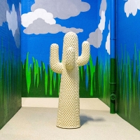 Gufram appendiabiti Another White Cactus