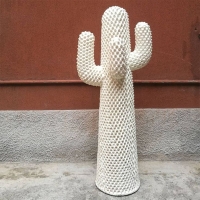 Gufram appendiabiti Another White Cactus