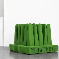 Gufram Pratone Forever seduta decorativa