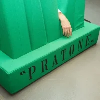 Gufram Pratone Forever seduta decorativa
