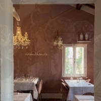 Qeeboo Giraffe In Love M 2,65 mt with Chandelier for Indoor