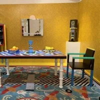 Memphis Palace chair