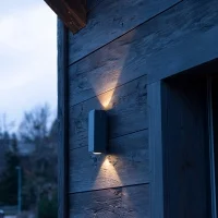 Iguzzini Ipro Up/Down applique biemissione led per esterni