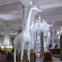 Qeeboo Giraffe In Love XL da interno