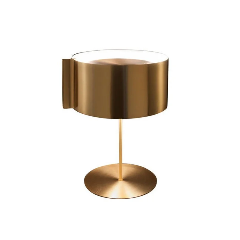 Oluce Switch 206 Lampada Da Tavolo In Metallo Design By Nendo Oluce Switch 206 Lampada Da Tavolo In Metallo Design By Nendo