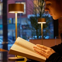 iGuzzini Whisper lampada da tavolo a batteria per esterno
