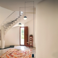 Flos String Light Sfera e rosone blu