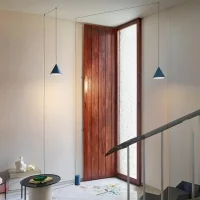Flos String Light Cono e rosone blu