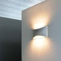 Oluce Kelly lampada bi-emissione da parete