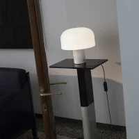 Flos Bellhop Glass lampada da tavolo Flos Bellhop Glass lampada da tavolo