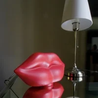 Candyslab Kiss battery table lamp