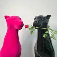 Candyslab Kira lacquered statue