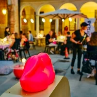 Candyslab Kiss battery table lamp