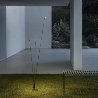 Luceplan Flia Tripla lampada da terra per esterni Luceplan Flia Tripla lampada da terra per esterni