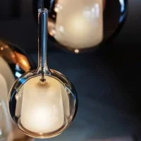 Penta Glo Mini Lampada a Sfera Iconica da Sospensione in Vetro Penta Glo Mini Lampada a Sfera Iconica da Sospensione in Vetro