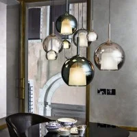Penta Glo Mini Lampada a Sfera Iconica da Sospensione in Vetro Penta Glo Mini Lampada a Sfera Iconica da Sospensione in Vetro