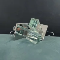 Recessed crystal for optical fibre