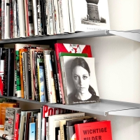 Pallucco Continua libreria da sottoscala e sottotetto