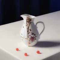 Seletti Caraffa Kintsugi in porcellana e oro Seletti Caraffa Kintsugi in porcellana e oro
