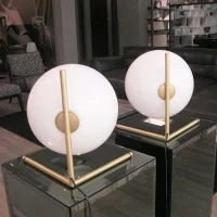 Flos IC T2 Lampada E27 da Tavolo in Vetro Opale e Ottone By