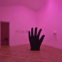 Gufram Mano scultura domestica e seduta