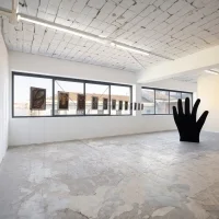 Gufram Mano scultura domestica e seduta