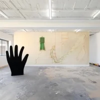 Gufram Mano scultura domestica e seduta