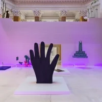 Gufram Mano scultura domestica e seduta