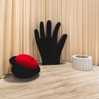 Gufram Mano scultura domestica e seduta