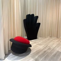 Gufram Mano scultura domestica e seduta