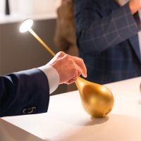 Zafferano Dondolina battery table lamp