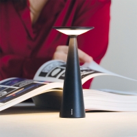 Zafferano Damina battery table lamp