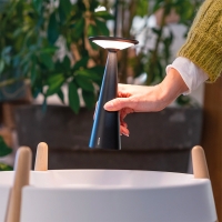 Zafferano Damina battery table lamp
