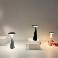 Zafferano Damina battery table lamp