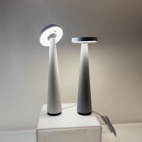Zafferano Angelina battery table lamp