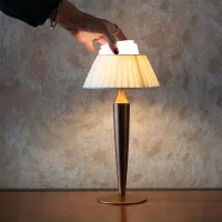 Zafferano Flaminia battery table lamp