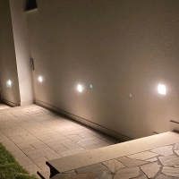 Lampo Segnapasso tricolor 2.5W asimmetrico