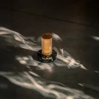 DCW Frechin a Table lampada da tavolo a batteria