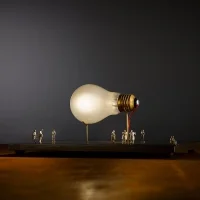 Ingo Maurer I Ricchi Poveri Monument for a bulb lampada da tavolo
