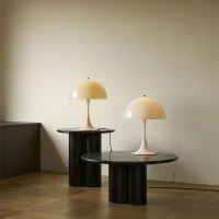 Louis Poulsen Panthella 320 V2 lampada da tavolo Louis Poulsen Panthella 320 V2 lampada da tavolo