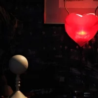 Ingo Maurer One From The Heart lampada da tavolo