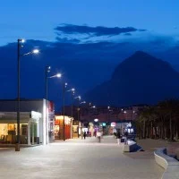 IGuzzini Wow LED on pole 807x505mm Street or Urban Lighting For