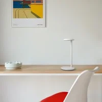 Flos Oblique QI Lampada LED da Tavolo Con Ricarica Wireless e