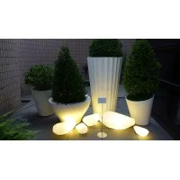 Oluce Stones Outdoor Lampada da Terra per Esterno a Luce